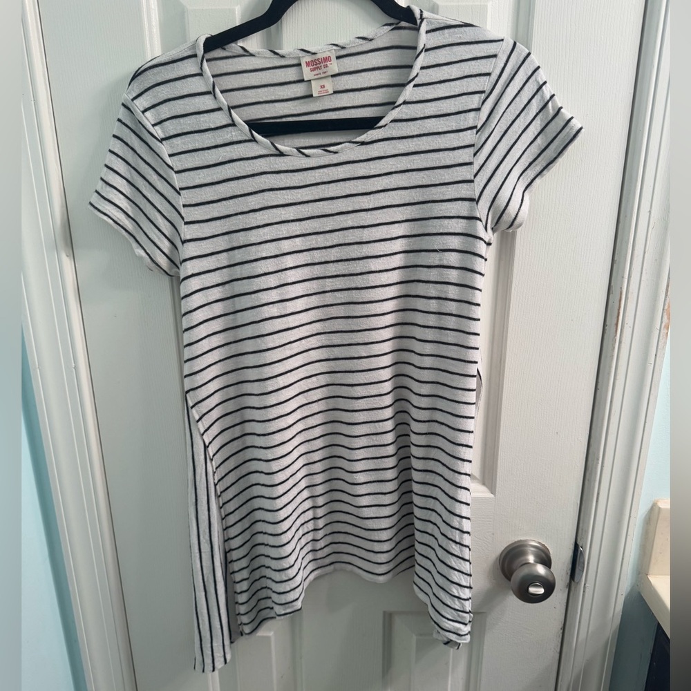 Mossimo Supply Co. black & white striped tee, women’s XS – flowy & comfy